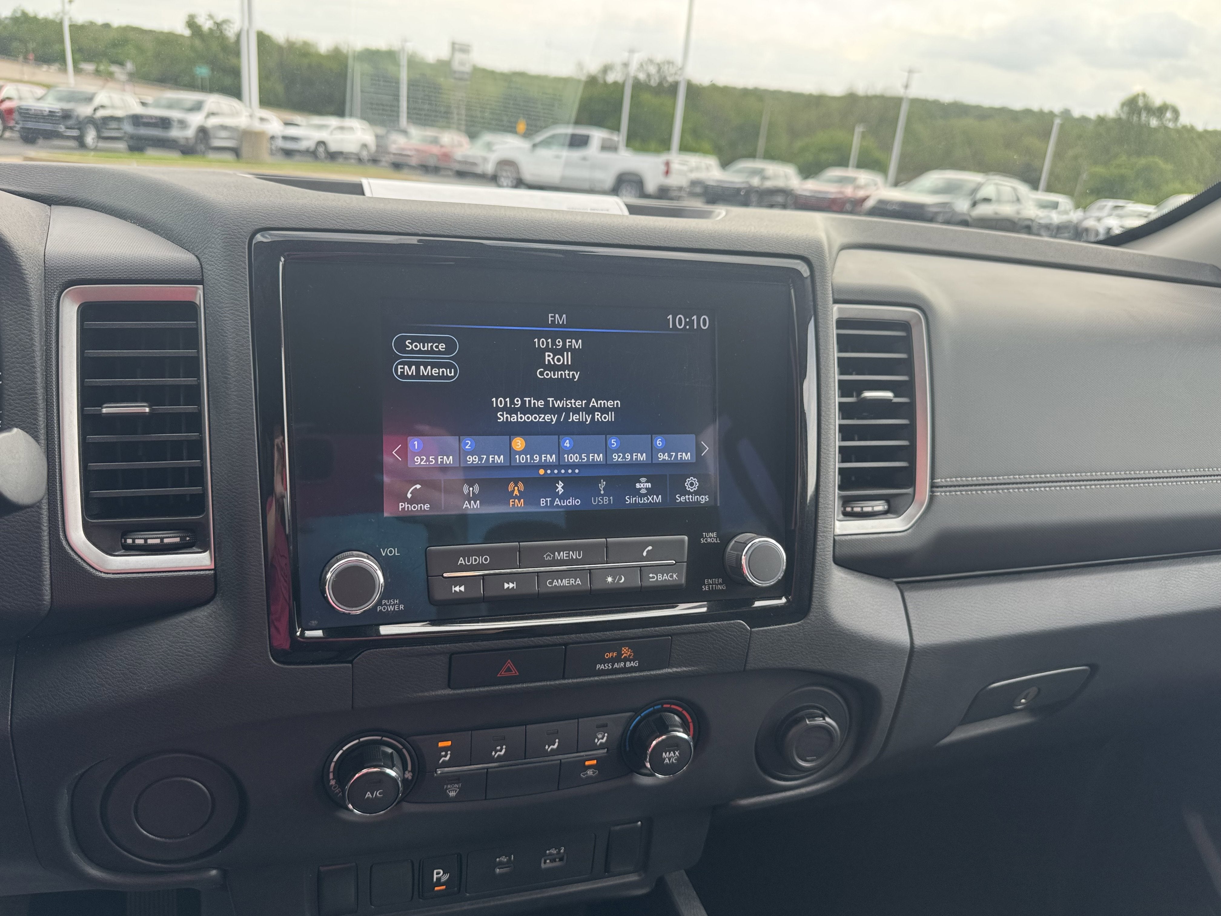 2022 Nissan Frontier SV