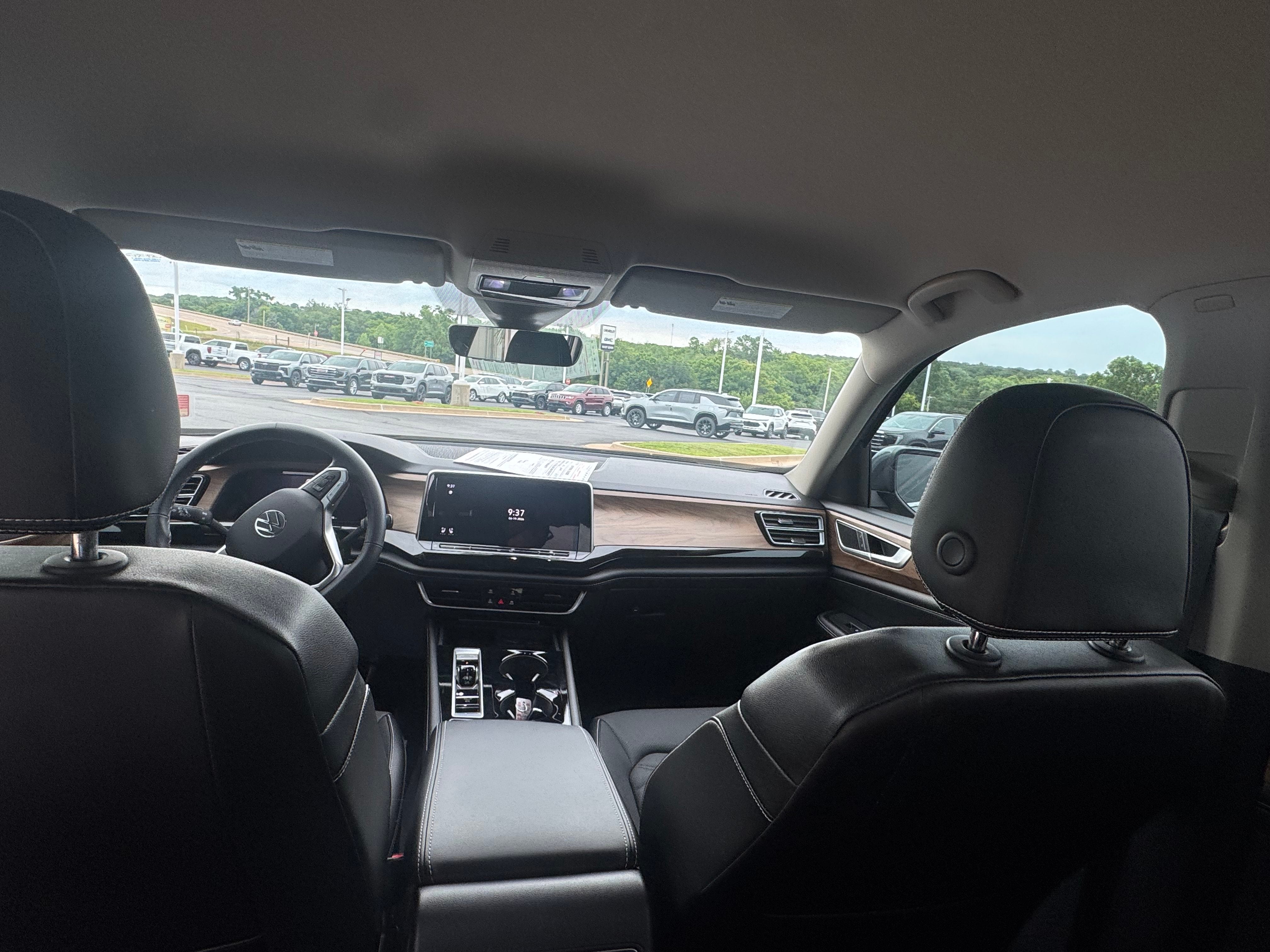 2024 Volkswagen Atlas 2.0T SE w/Technology