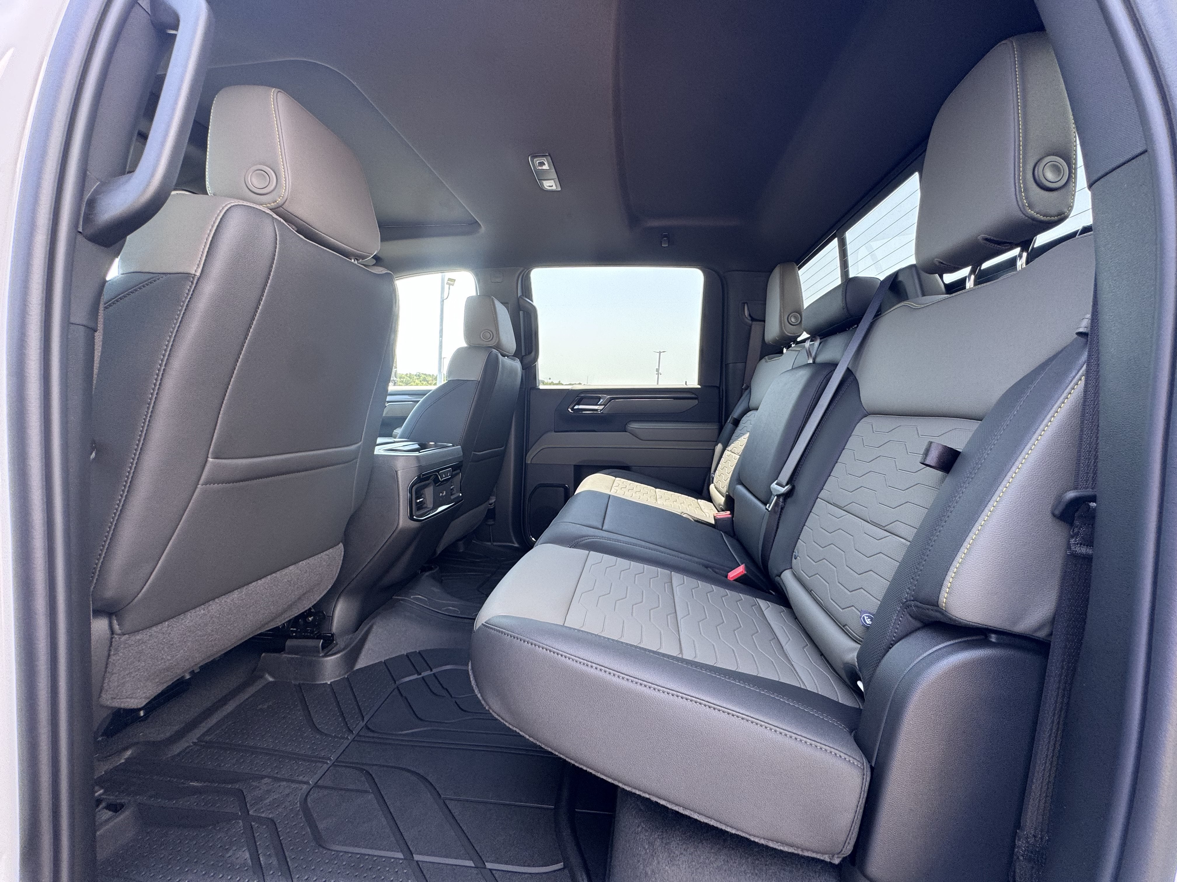 2026 Chevrolet Silverado 2500 HD ZR2 - Photo 11